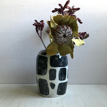 Load image into Gallery viewer, vase : block print